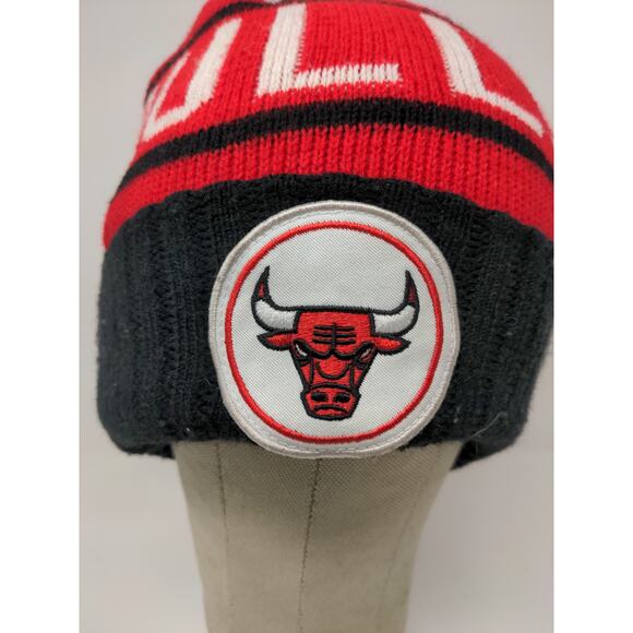 Vintage Mitchell Ness NBA Chicago Bulls Beanie Hat Embroidered Logo Pom Pom Red - Picture 4 of 13